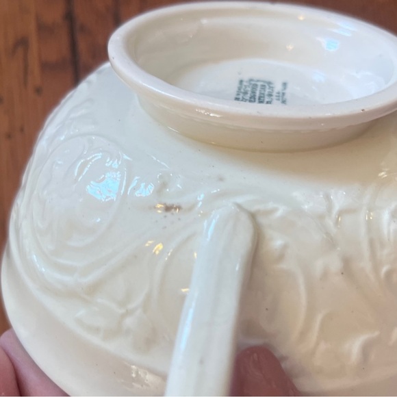 Wedgwood 3 Patrician Creamware Soup Bowls READ with chips, staining and spotting - Picture 4 of 11